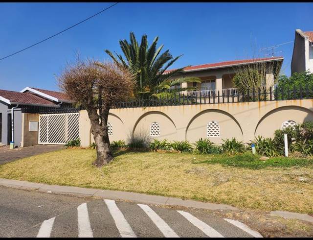 4 BEDROOM HOUSE FOR SALE IN KENSINGTON